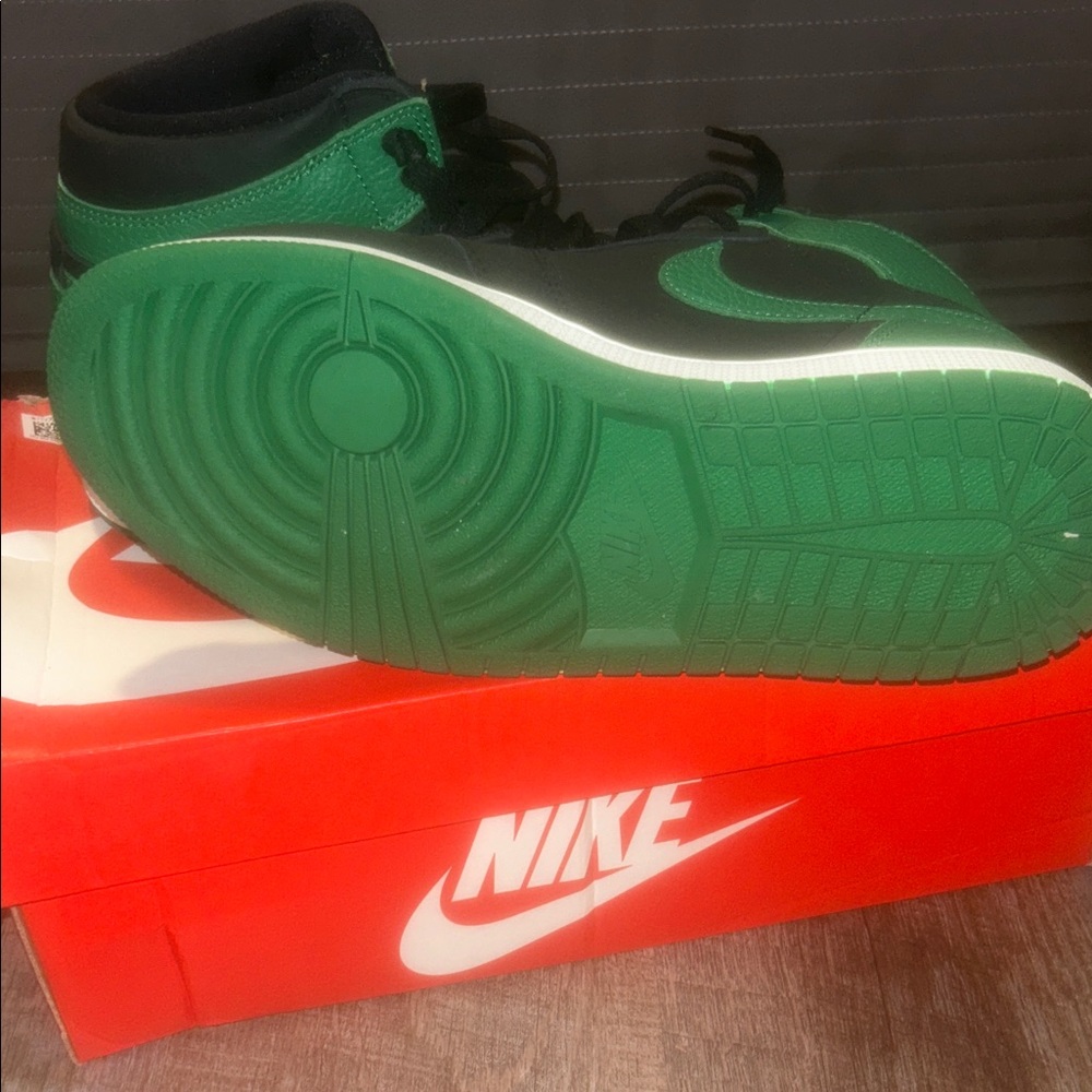Jordan 1 Retro High Pine Green Black - Picture 3 of 3